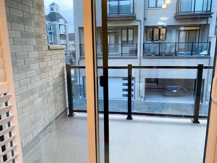 Elegant Rooms In Shared Townhouse Next To Beach Whitby Exterior foto