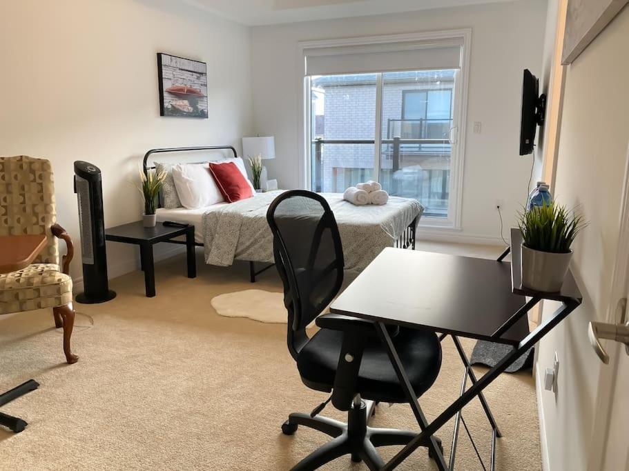 Elegant Rooms In Shared Townhouse Next To Beach Whitby Exterior foto