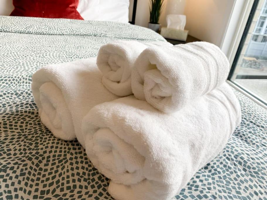 Elegant Rooms In Shared Townhouse Next To Beach Whitby Exterior foto