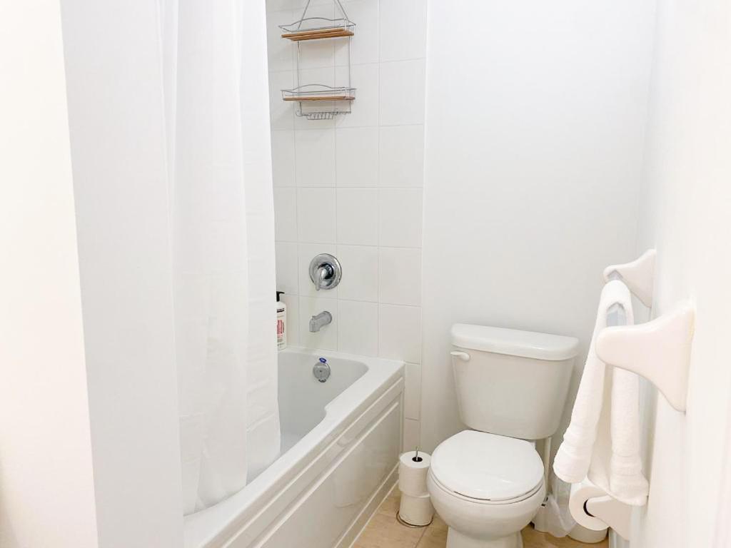 Elegant Rooms In Shared Townhouse Next To Beach Whitby Exterior foto