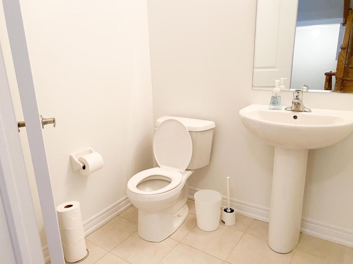 Elegant Rooms In Shared Townhouse Next To Beach Whitby Exterior foto