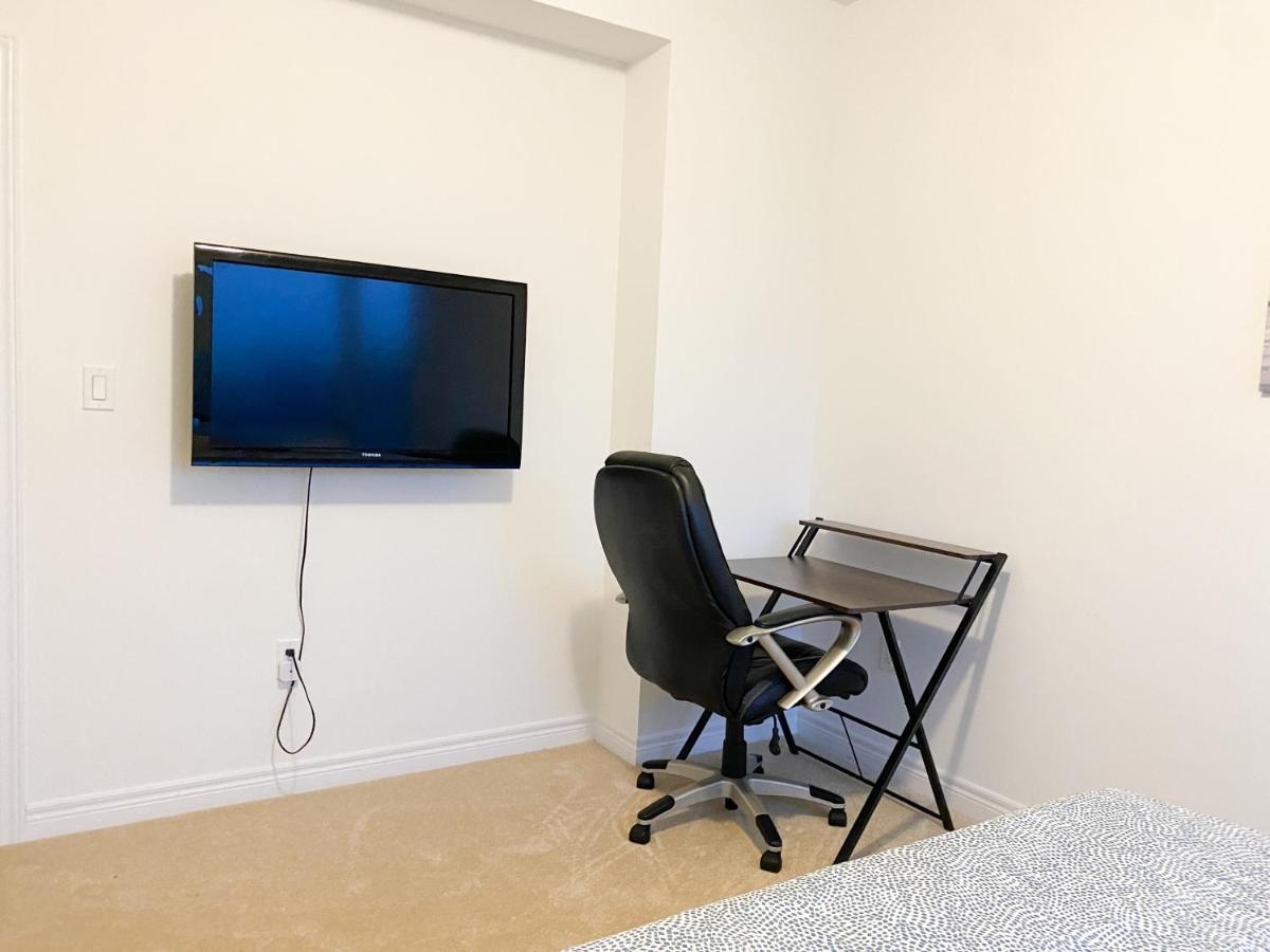 Elegant Rooms In Shared Townhouse Next To Beach Whitby Exterior foto